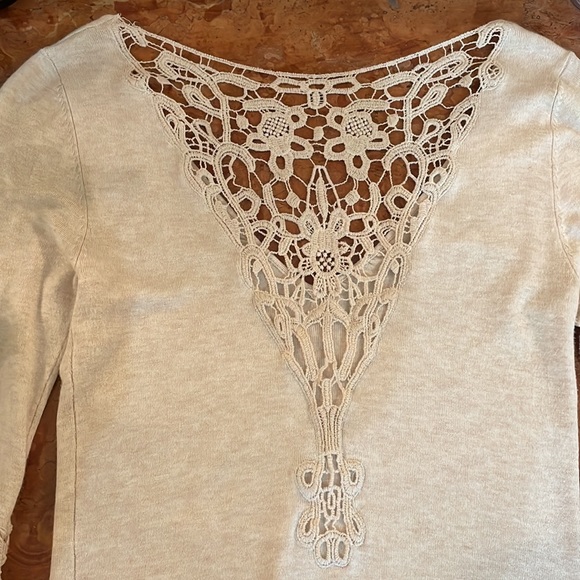 Embroidered dreamy long sleeve sweater shirt. Very soft material. - Picture 4 of 4